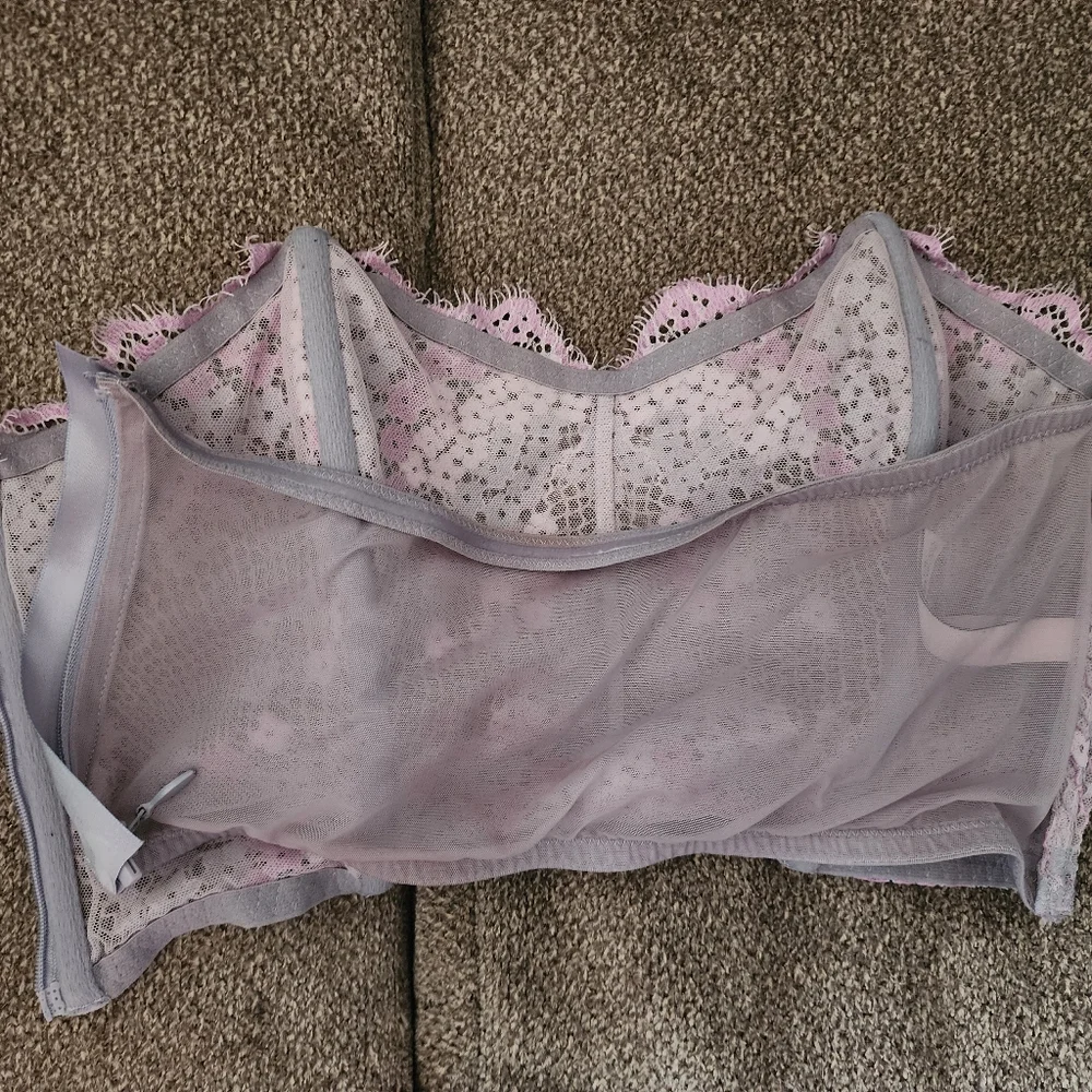 Victoria Secret - Picture 2 of 2